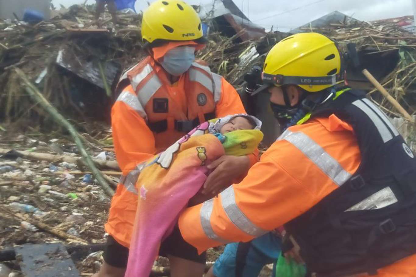 Filipinler'de tayfun nedeniyle ölenlerin sayısı 67'ye yükseldi
